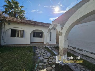 Casa en  Sargento Cabral al 1000