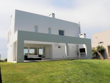 Casa en venta - 4 Dormitorios 4 Baños - Cochera - 780Mts2 - Pinamar
