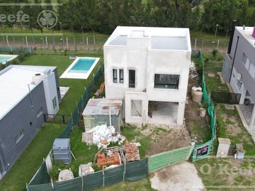 Casa en venta de  5 ambientes a estrenar  en barrio cerrado La Reserva de Hudson, Berazategui