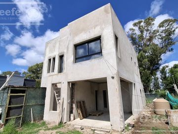 Casa en venta de  5 ambientes a estrenar  en barrio cerrado La Reserva de Hudson, Berazategui