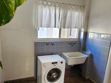 Departamento en  VENTA Semi Piso con Balcon terraza sobre Bv. Oroño