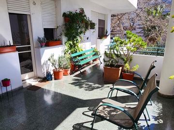Departamento en  VENTA Semi Piso con Balcon terraza sobre Bv. Oroño