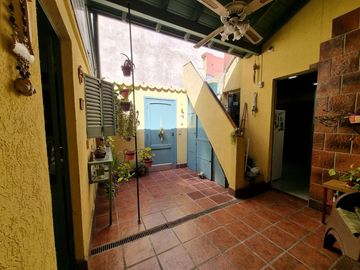 PH 3 amb c/terraza. Lanús oeste pleno centro. Sin expensas. Venta