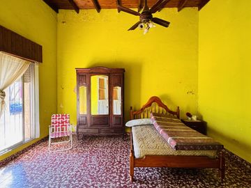 Casa zona Centro Colón Importante Lote