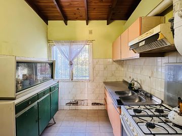 Casa zona Centro Colón Importante Lote