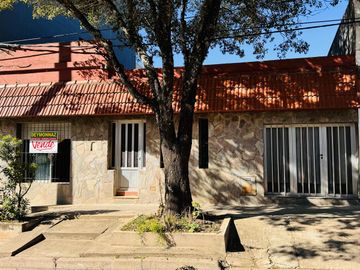 Casa zona Centro Colón Importante Lote