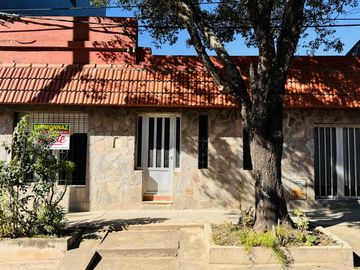 Casa zona Centro Colón Importante Lote
