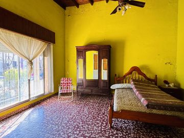 Casa zona Centro Colón Importante Lote