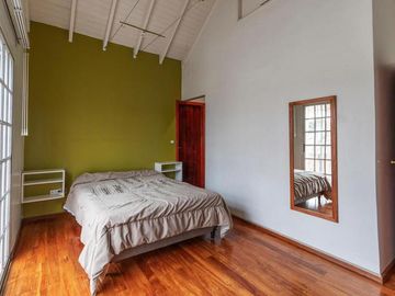 Espectacular casa a metros del Parque Lineal
