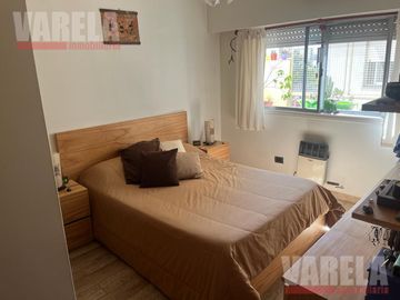 Retasado!! J. F Olmos 36 P7mo.  Semipiso 3 amb. c/bcón. Baulera T65m². Muy luminoso.