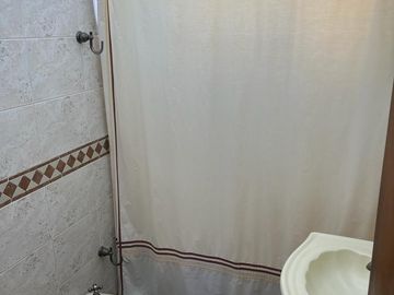 Retasado!! J. F Olmos 36 P7mo.  Semipiso 3 amb. c/bcón. Baulera T65m². Muy luminoso.