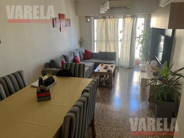 Retasado!! J. F Olmos 36 P7mo.  Semipiso 3 amb. c/bcón. Baulera T65m². Muy luminoso.
