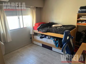 Retasado!! J. F Olmos 36 P7mo.  Semipiso 3 amb. c/bcón. Baulera T65m². Muy luminoso.