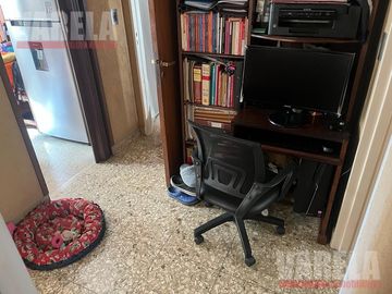 Retasado!! J. F Olmos 36 P7mo.  Semipiso 3 amb. c/bcón. Baulera T65m². Muy luminoso.