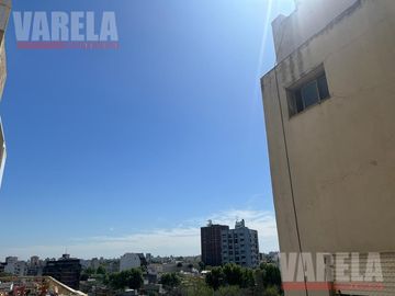 Retasado!! J. F Olmos 36 P7mo.  Semipiso 3 amb. c/bcón. Baulera T65m². Muy luminoso.