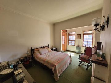 Casa chalet venta City Bell entre caminos asfalto servicios lote 17x38 parque pileta