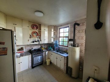 Casa chalet venta City Bell entre caminos asfalto servicios lote 17x38 parque pileta