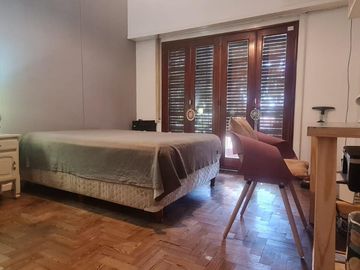 Casa en venta - 2 Dormitorios 2 Baños - 546Mts2 - Castelar