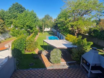 Casa en venta - 2 Dormitorios 2 Baños - 546Mts2 - Castelar