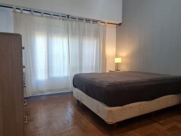 Casa en venta - 2 Dormitorios 2 Baños - 546Mts2 - Castelar