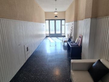 Casa en venta - 2 Dormitorios 2 Baños - 546Mts2 - Castelar