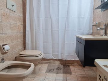 Casa en venta - 2 Dormitorios 2 Baños - 546Mts2 - Castelar