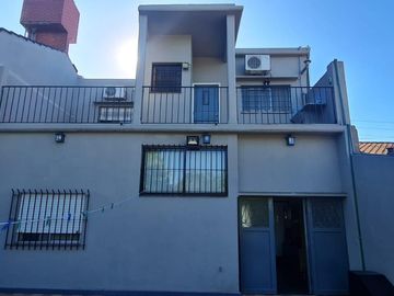Casa en venta - 2 Dormitorios 2 Baños - 546Mts2 - Castelar