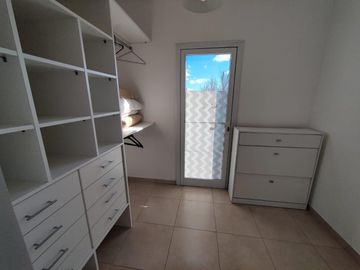 Casa con pileta en Santa Guadalupe Pilar del Este