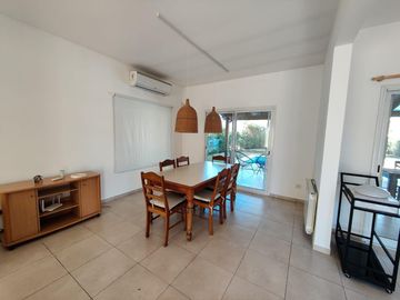 Casa con pileta en Santa Guadalupe Pilar del Este