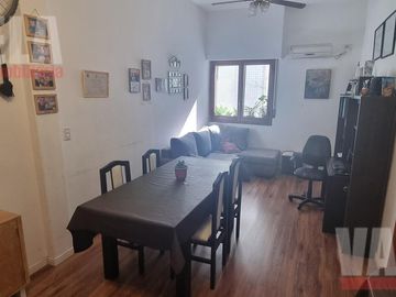Av. Pueyrredón 600 Departamento en venta 3 ambientes en 1er. piso por escalera.