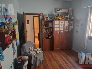 Av. Pueyrredón 600 Departamento en venta 3 ambientes en 1er. piso por escalera.