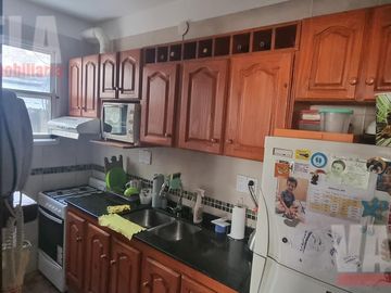 Av. Pueyrredón 600 Departamento en venta 3 ambientes en 1er. piso por escalera.