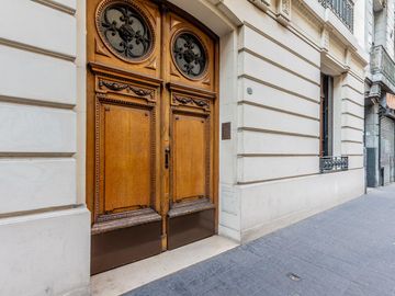 Piso 4 Ambientes con balcónes francés y baulera en Recoleta. APTO CREDITO
