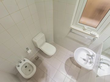 Piso 4 Ambientes con balcónes francés y baulera en Recoleta. APTO CREDITO