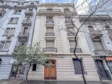 Piso 4 Ambientes con balcónes francés y baulera en Recoleta. APTO CREDITO