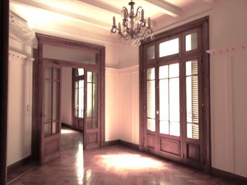 Piso 4 Ambientes con balcónes francés y baulera en Recoleta. APTO CREDITO