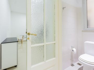 Piso 4 Ambientes con balcónes francés y baulera en Recoleta. APTO CREDITO