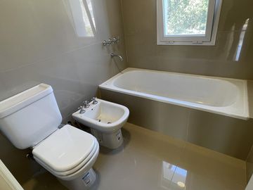 Casa tipo Triplex en Las Margaritas Village - Pilar