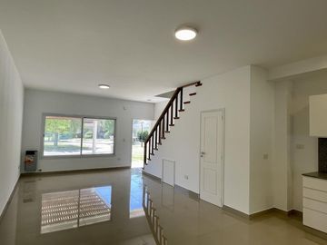 Casa tipo Triplex en Las Margaritas Village - Pilar