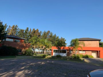 Casa en  Haras Del Sur I, La Plata