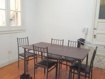 Edificio con 4 pisos disponibles apto comercial en Microcentro