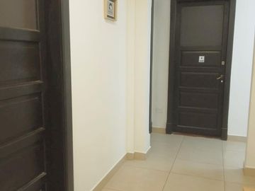 Edificio con 4 pisos disponibles apto comercial en Microcentro