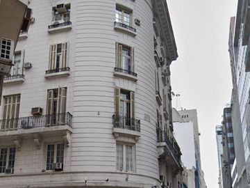 Edificio con 4 pisos disponibles apto comercial en Microcentro