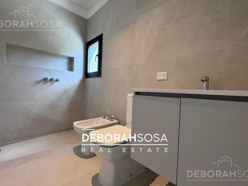 Casa en Venta 4 ambientes con pileta Puertos Zona Norte