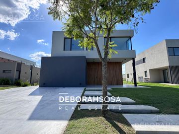 Casa en Venta 4 ambientes con pileta Puertos Zona Norte