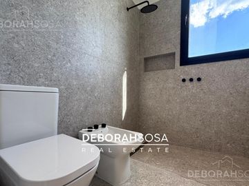 Casa en Venta 4 ambientes con pileta Puertos Zona Norte