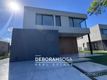 Casa en Venta 4 ambientes con pileta Puertos Zona Norte