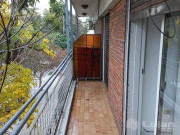 Departamento - 2 ambientes, Mataderos, sin expensas, con balcón corrido a la calle