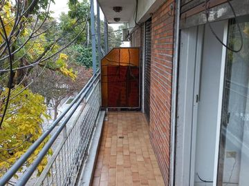 Departamento - 2 ambientes, Mataderos, sin expensas, con balcón corrido a la calle