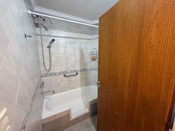 EXCELENTE 3 AMBIENTES CON PATIO APTO VIVIENDA Y PROFESIONAL